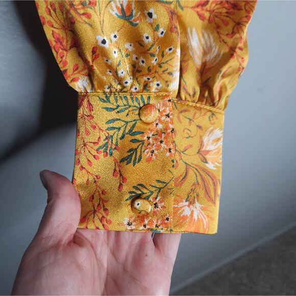 Forever 21 satin long sleeve blouse top - Picture 4 of 7